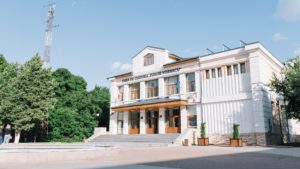 Weekend plin la Adjud: o nouă ediție a Festivalului de Teatru, Film și Muzică „Ion Dichiseanu”
