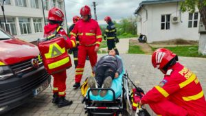 Exercițiu de simulare a unui cutremur la un liceu din Botoșani