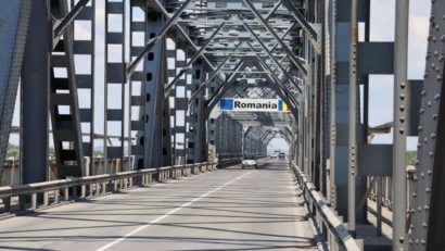 Duminică, șoferii sunt avertizați că se așteaptă trafic intens pe Podul Prieteniei