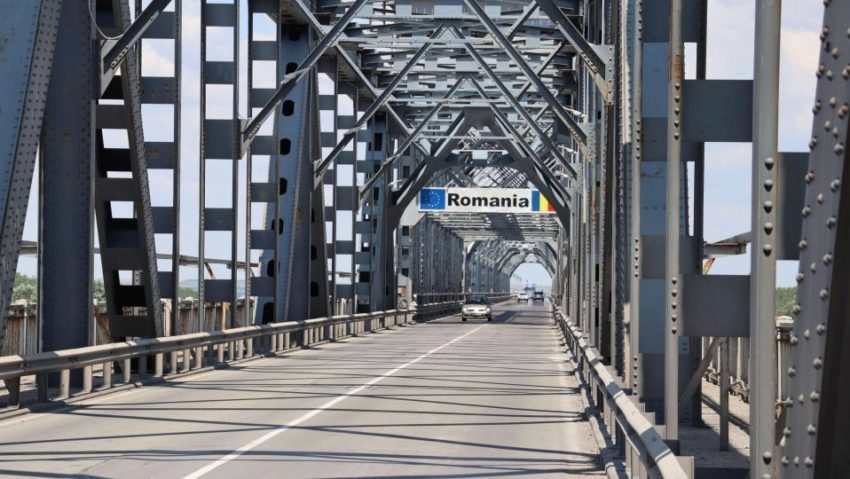 Duminică, șoferii sunt avertizați că se așteaptă trafic intens pe Podul Prieteniei Duminică, șoferii sunt avertizați că se așteaptă trafic intens pe Podul Prieteniei