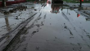 Plouă abundent de aproape 24 de ore. IGSU a mobilizat resurse suplimentare în judeţele vizate de avertizări de ploi torenţiale şi inundaţii
