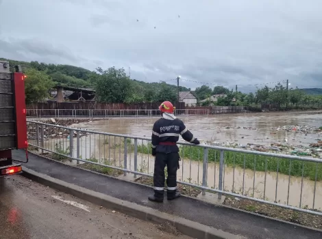 Intervenție a pompierilor băcăuani în comuna Mărgineni, în urma unei inundații provocate de creșterea nivelului pârâului Trebeș Intervenție a pompierilor băcăuani în comuna Mărgineni, în urma unei inundații provocate de creșterea nivelului pârâului Trebeș