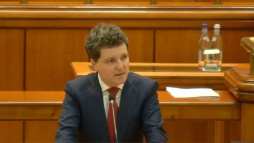 Parlament – şedinţă solemnă/Nicuşor Dan a depus jurământul de învestitură în funcţia de preşedinte Parlament – şedinţă solemnă/Nicuşor Dan a depus jurământul de învestitură în funcţia de preşedinte