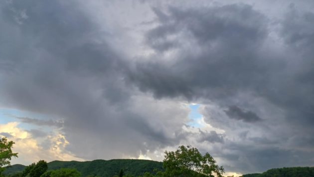 METEO: Instabilitate atmosferică în Moldova: averse, cantități de apă însemnate și intensificări ale vântului