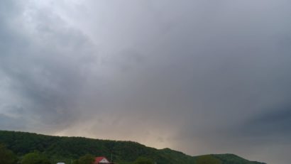 METEO: Ploile abundente vor continua până miercuri