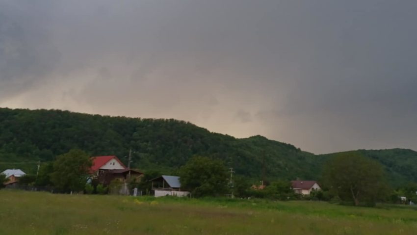 METEO: Instabilitate atmosferică în județul Vrancea și zona de munte a județelor Suceava, Neamț, Bacău METEO: Instabilitate atmosferică în județul Vrancea și zona de munte a județelor Suceava, Neamț, Bacău