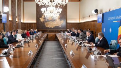 Ministrul de finanţe, Tánczos Barna, a cerut în şedinţa de guvern destituirea directorilor de la SalRom şi Apele Române