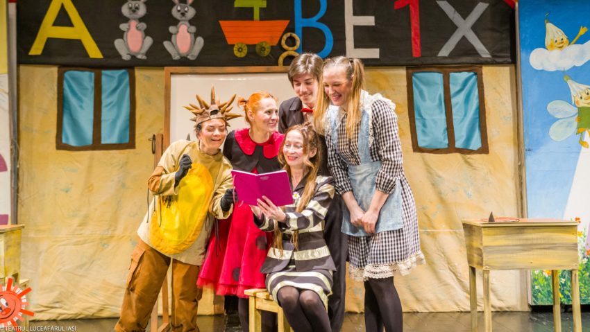 Teatrul Luceafărul joacă în deplasare Teatrul Luceafărul joacă în deplasare