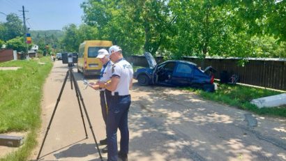 Bacău: O femeie din Braşov, pasager într-un autoturism, a decedat într-un accident rutier în localitatea Ungureni