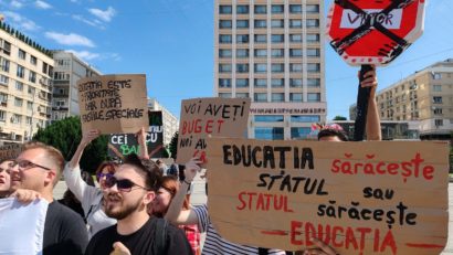 (AUDIO/FOTO) IAȘI: Studenții protestează și critică măsurile din planul noului Guvern ce vizează bursele