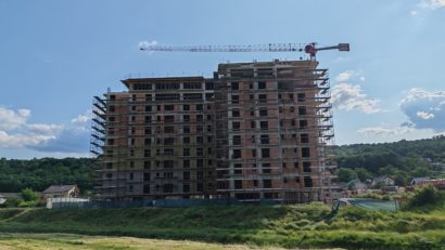 (AUDIO) Scumpiri pe piața imobiliară: Modificarea TVA poate aduce costuri suplimentare de până la 10.000 de euro pentru viitorii proprietari