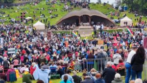 Harghita: Numeroşi pelerini se îndreaptă spre Şumuleu Ciuc pentru a participa la procesiunea de Rusaliile catolice