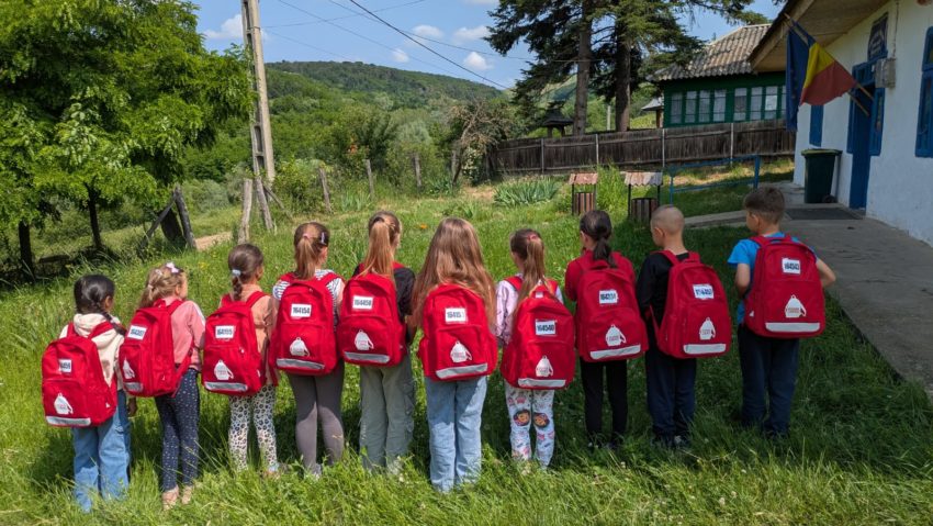 Fundația Te Aud România a donat peste 700 de ghiozdane complet echipate pentru școală pentru copiii vulnerabili din județul Vaslui Fundația Te Aud România a donat peste 700 de ghiozdane complet echipate pentru școală pentru copiii vulnerabili din județul Vaslui