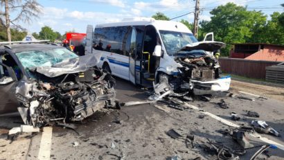 Botosani: Accident cu zece victime după coliziunea dintre un microbuz și un autoturism