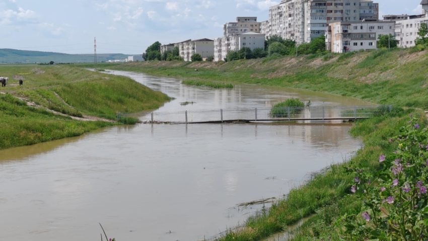 INHGA: Cod galben de inundaţii pe râuri din 15 judeţe, până joi la prânz INHGA: Cod galben de inundaţii pe râuri din 15 judeţe, până joi la prânz