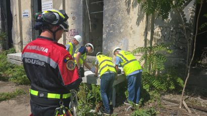 Continuă exerciţiul naţional care are ca scenariu producerea unui cutremur de 7,3 pe scara Richter în România