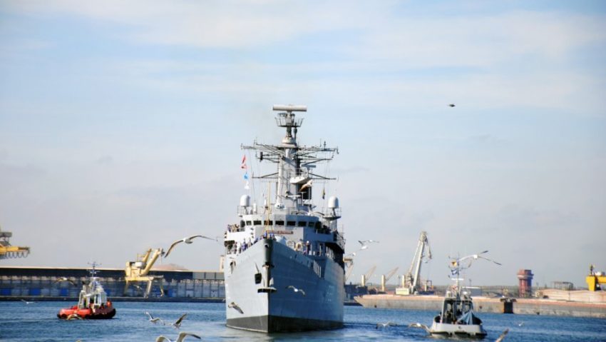 Fregata „Regele Ferdinand” continuă acţiunile de căutare-salvare pe mare a unui maistru militar Fregata „Regele Ferdinand” continuă acţiunile de căutare-salvare pe mare a unui maistru militar