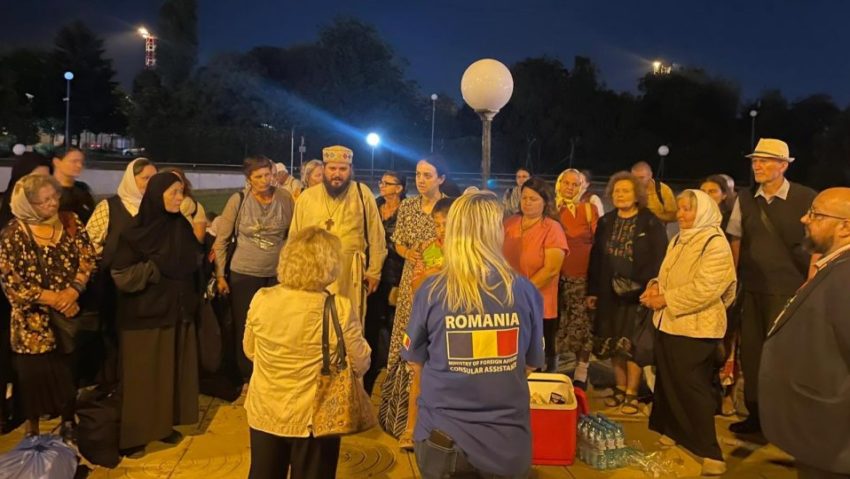 121 de cetăţeni români care se aflau în zona de conflict armat din Orientul Apropiat au ajuns în România 121 de cetăţeni români care se aflau în zona de conflict armat din Orientul Apropiat au ajuns în România