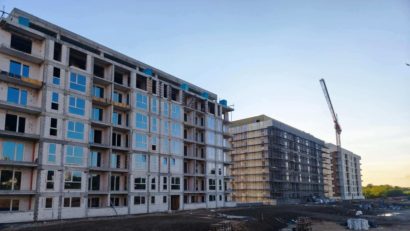 (AUDIO) Scumpiri pe piața imobiliară: Modificarea TVA poate aduce costuri suplimentare de până la 10.000 de euro pentru viitorii proprietari
