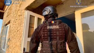 Vaslui: Percheziţii într-un dosar de corupţie care vizează agenţi de poliţie