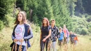 Copiii români sunt în număr ridicat foarte preocupați de calitatea aerului și de poluare – ANCHETĂ