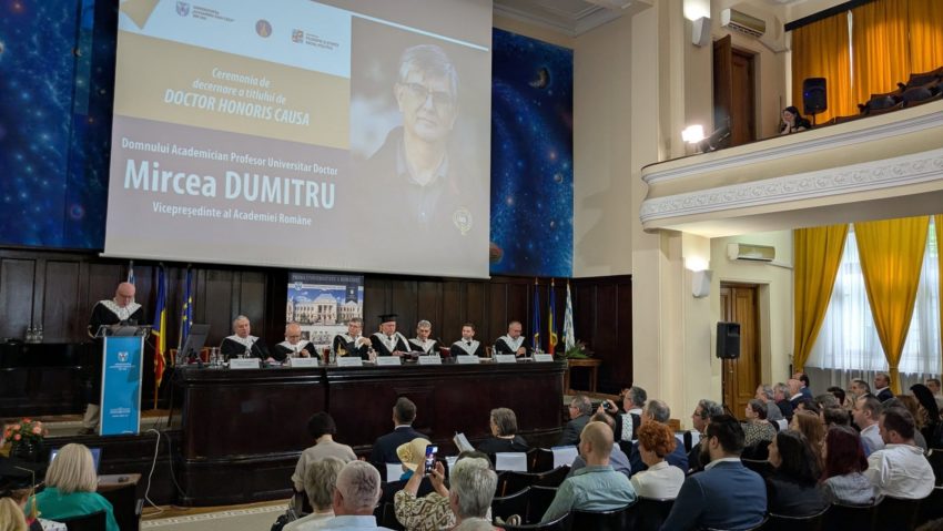 Academicianul Mircea Dumitru a primit titlul de Doctor Honoris Causa al UAIC