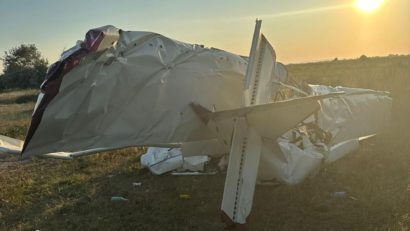 Tulcea: Două persoane au murit într-un accident aviatic, în apropiere de Gura Portiţei