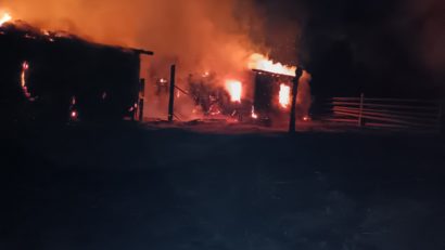 (FOTO) Suceava: Incendiu în localitatea Brodina. O persoană a decedat