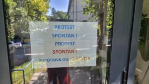 Protest la Casa Județeană de Pensii Neamț