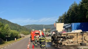 Neamţ: Un microbuz cu şase persoane s-a răsturnat la Bistricioara; trei persoane au fost rănite