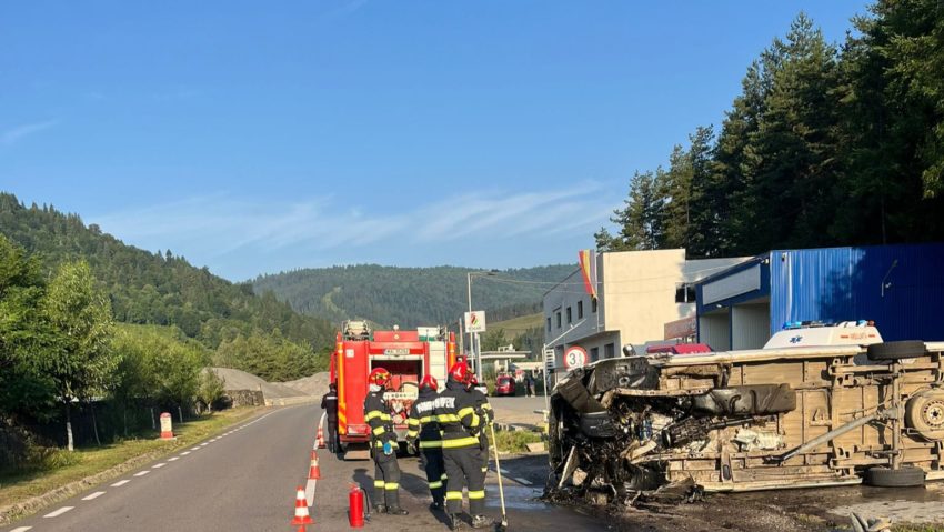 Neamţ: Un microbuz cu şase persoane s-a răsturnat la Bistricioara; trei persoane au fost rănite Neamţ: Un microbuz cu şase persoane s-a răsturnat la Bistricioara; trei persoane au fost rănite