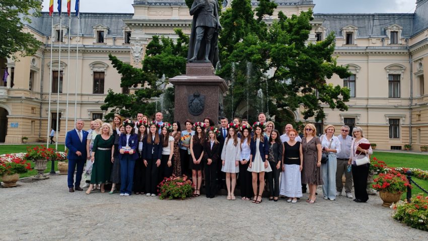 (AUDIO/FOTO) Elevii de nota 10 la Bacalaureat și Evaluare Națională au fost premiați de autoritățile locale