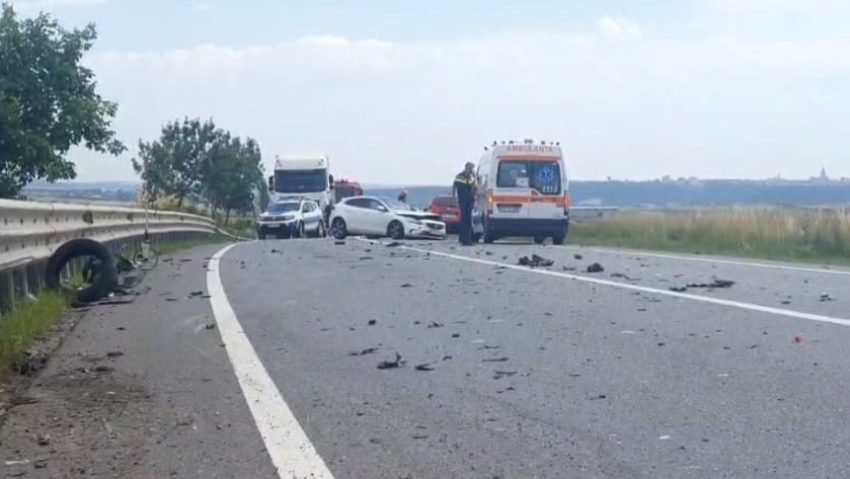 (VIDEO) Suceava: Accident cu 10 persoane rănite pe DN 17; a fost activat Planul roşu de intervenţie (VIDEO) Suceava: Accident cu 10 persoane rănite pe DN 17; a fost activat Planul roşu de intervenţie
