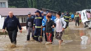 Trei oameni au murit în urma fenomenelor meteo extreme din judeţul Suceava