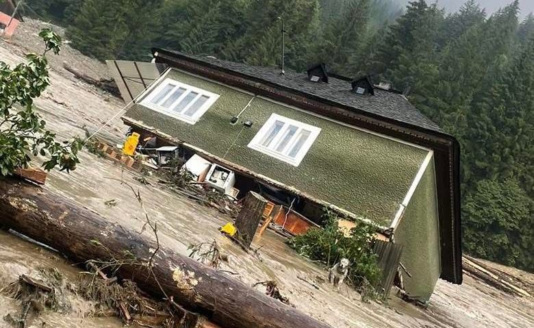 Suceava: Cel puţin 600 de persoane din Broşteni nu locuiesc în casele lor, susţine primarul localităţii Suceava: Cel puţin 600 de persoane din Broşteni nu locuiesc în casele lor, susţine primarul localităţii