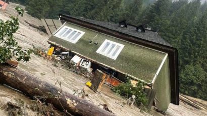 Suceava: Cel puţin 600 de persoane din Broşteni nu locuiesc în casele lor, susţine primarul localităţii