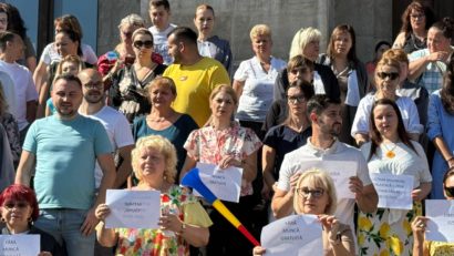 (FOTO) Val de proteste spontane în instituțiile de stat, după reducerea sporurilor