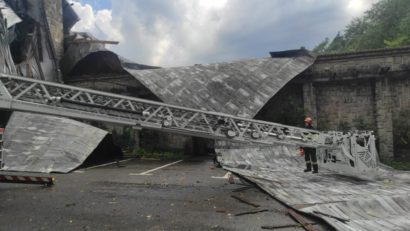 O furtună puternică a făcut ravagii în staţiunea Sinaia