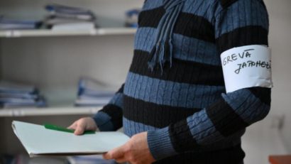 Angajaţii din primării vor protesta miercuri printr-o grevă de avertisment
