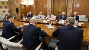 Premierul Ilie Bolojan a discutat cu reprezentanţii celor cinci confederaţii sindicale despre măsurile propuse de guvern