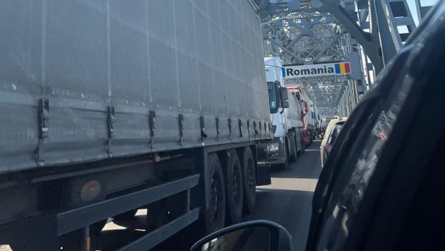 Circulaţia rutieră pe Podul Prieteniei Giurgiu-Ruse va fi temporar deschisă pe ambele sensuri pentru toate tipurile de vehicule