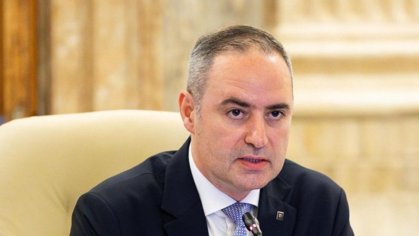 Ministrul finanţelor, Alexandru Nazare, propune introducerea unei taxe pentru fiecare colet de 150 de euro provenit din zone extracomunitare