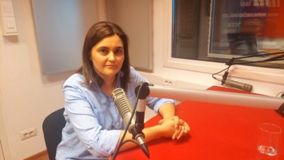 #StareaEducației: (INTERVIU) Ana-Elena Ungureanu, profesoară de matematică, inițiatoarea platformei educaționale ASQ.ro: ”Modul în care este organizată Evaluarea Națională la clasa a VIII-a contribuie la analfabetismul numeric, pentru că se bazează pe șabloane. Elevii ar trebui să-și poată alege materiile de examen în funcție de ce își doresc să facă mai departe.”