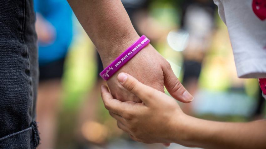 Lumea așteaptă un erou, copiii așteaptă un prieten. Ajungem MARI Iași caută 40 de voluntari care să devină prietenii copiilor instituționalizați. Lumea așteaptă un erou, copiii așteaptă un prieten. Ajungem MARI Iași caută 40 de voluntari care să devină prietenii copiilor instituționalizați.