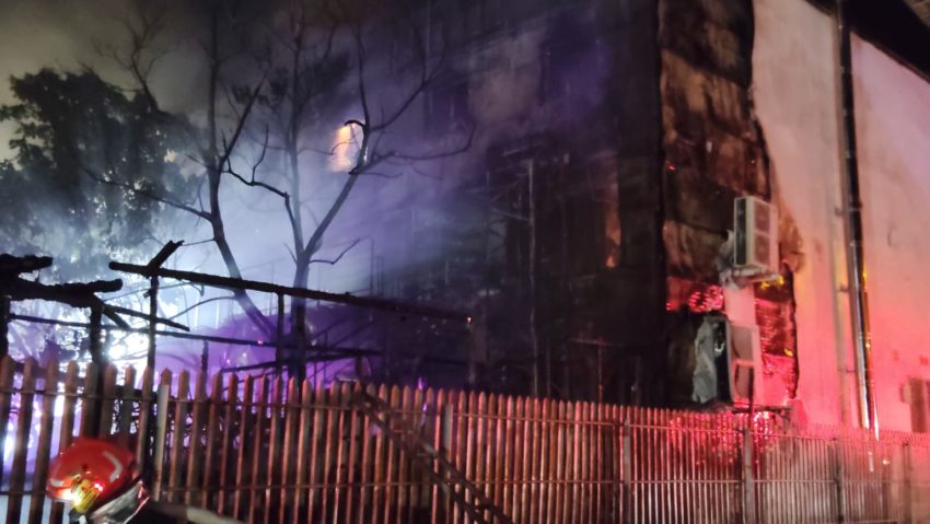 (FOTO) Incendiu puternic la restaurantul Levant din Galați (FOTO) Incendiu puternic la restaurantul Levant din Galați