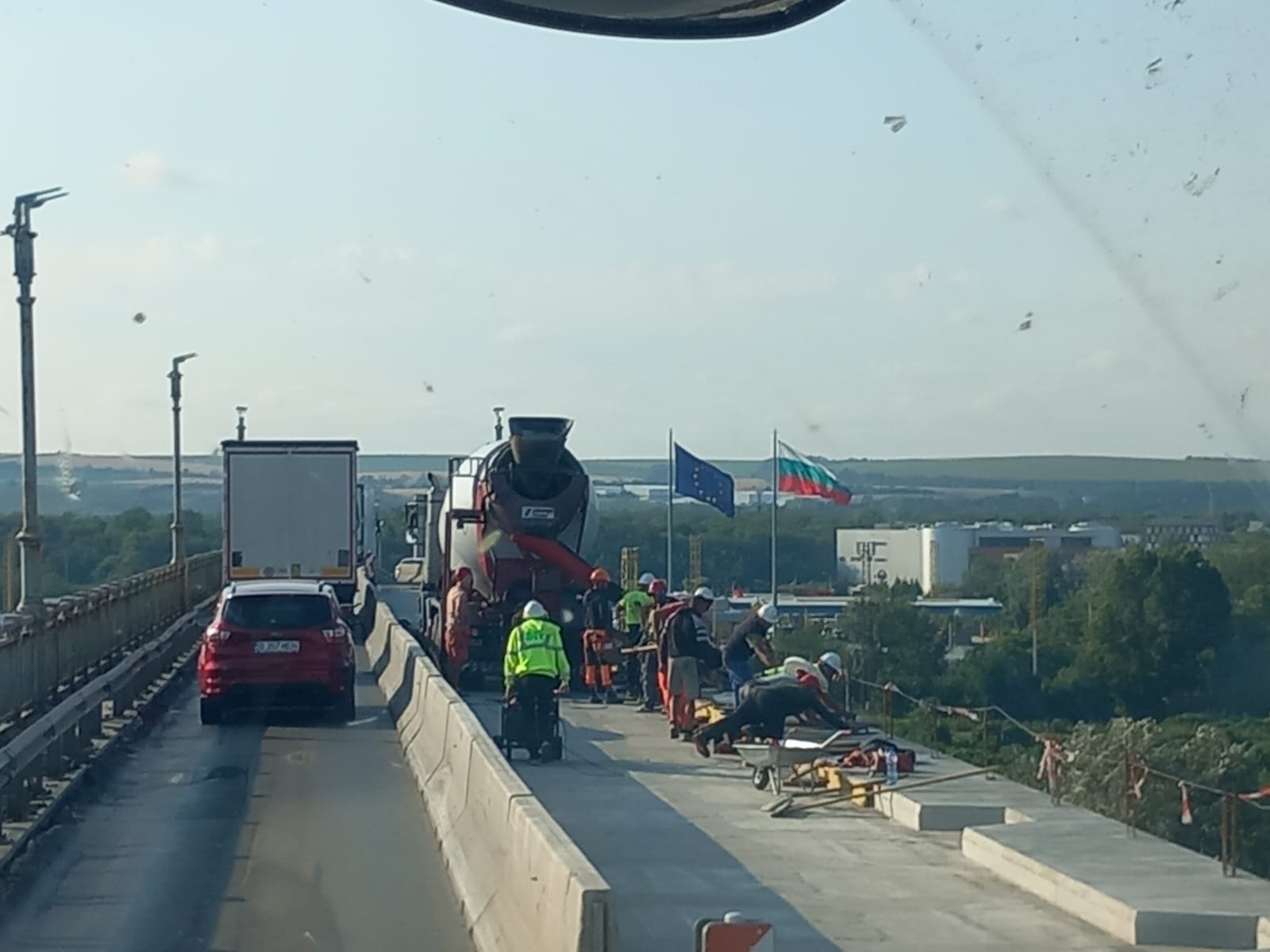 Vama Ruse Trafic fluent în această dimineaţă în ţară. Aglomerație pe drumul care ...