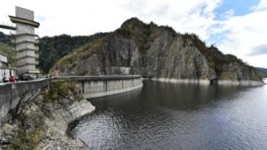 Lacul Vidraru este golit controlat pentru prima dată după aproape 60 de ani, pentru lucrări de întreţinere şi modernizare