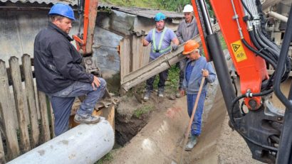 Ministrul Energiei: Echipele Delgaz Grid sunt pe teren şi lucrează la refacerea reţelelor electrice de la Broşteni
