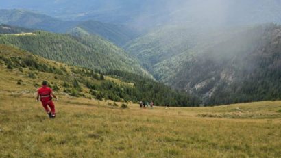 Argeș: Patru tineri au murit după ce mașina s-a prăbușit într-o prăpastie