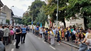 Continuă protestele cadrelor didactice în faţa ministerului Educaţiei